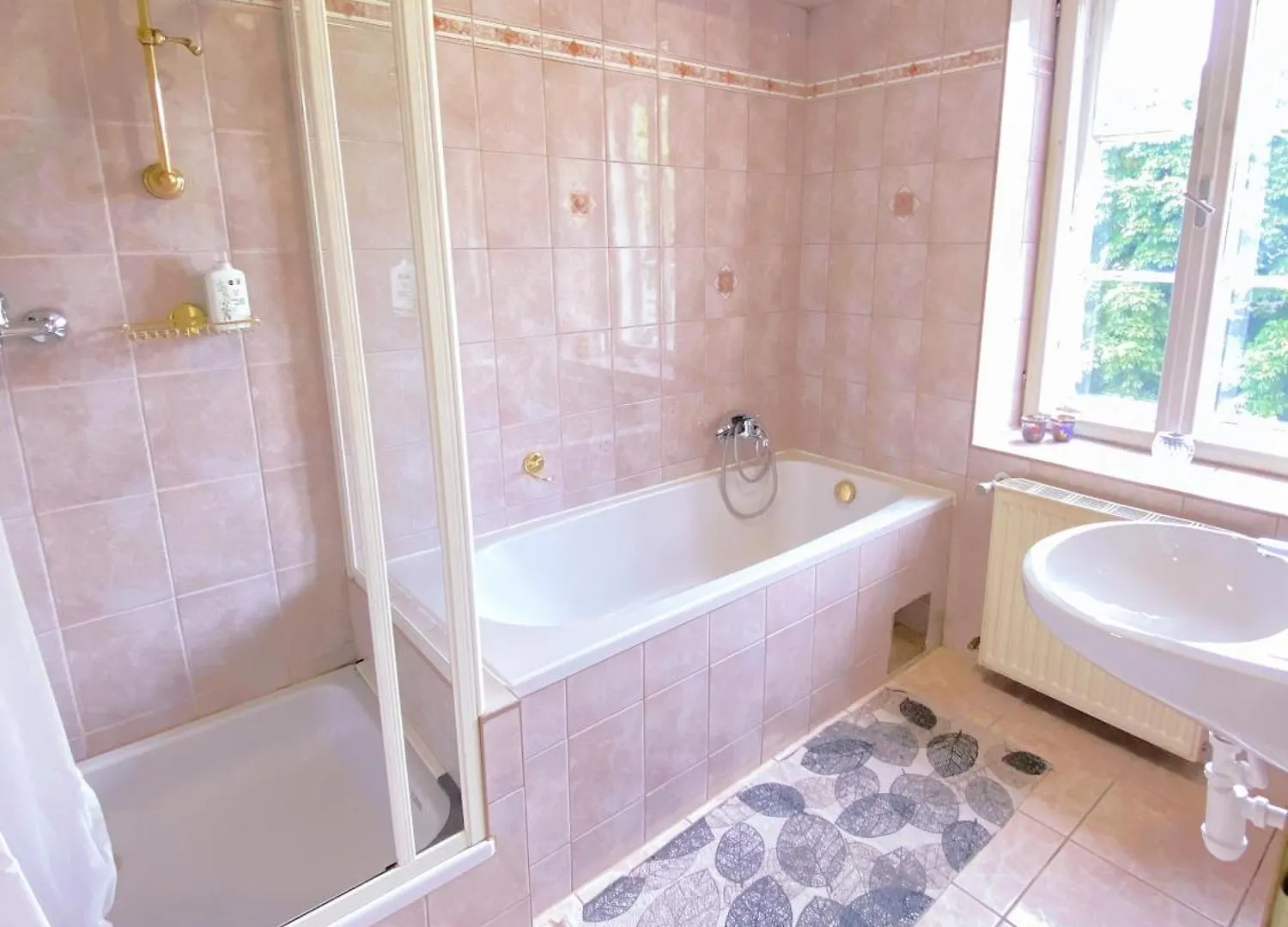 Royal Retreat Hostel - Steps From Schoenbrunn Palace!! Vienna Austria