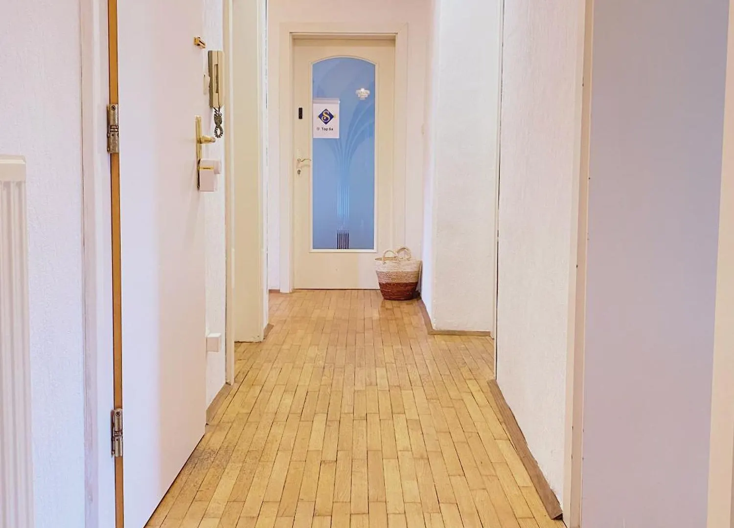 Royal Retreat Hostel - Steps From Schoenbrunn Palace!! Vienna Austria