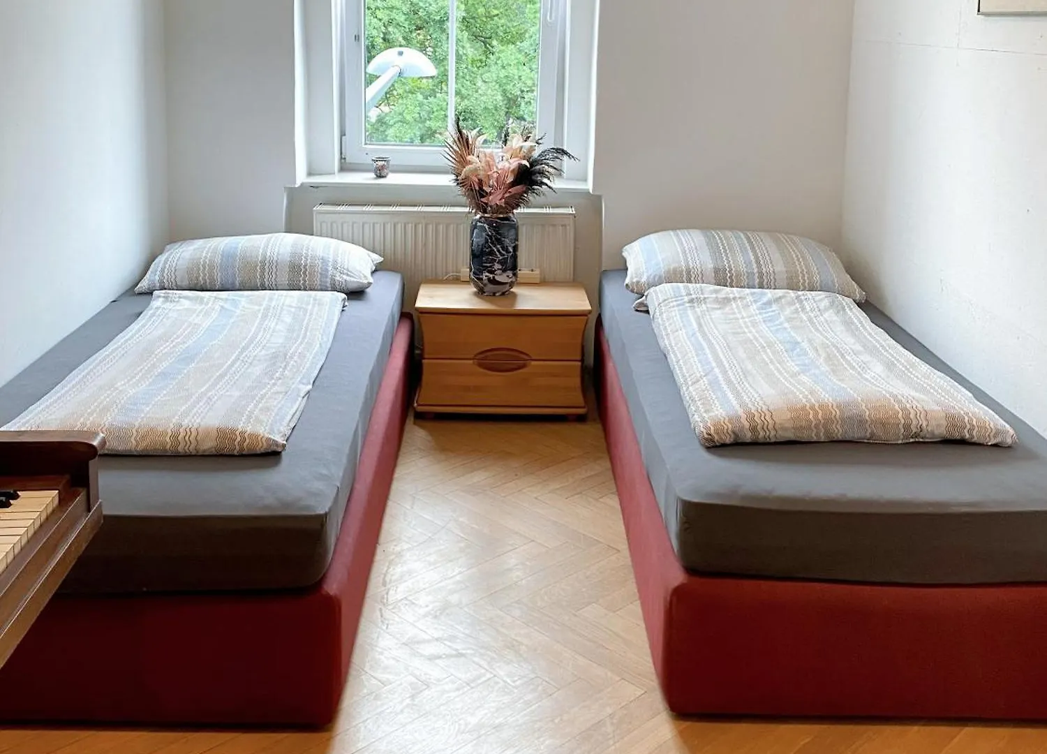 Royal Retreat Hostel - Steps From Schoenbrunn Palace!! Vienna 0*,  Austria