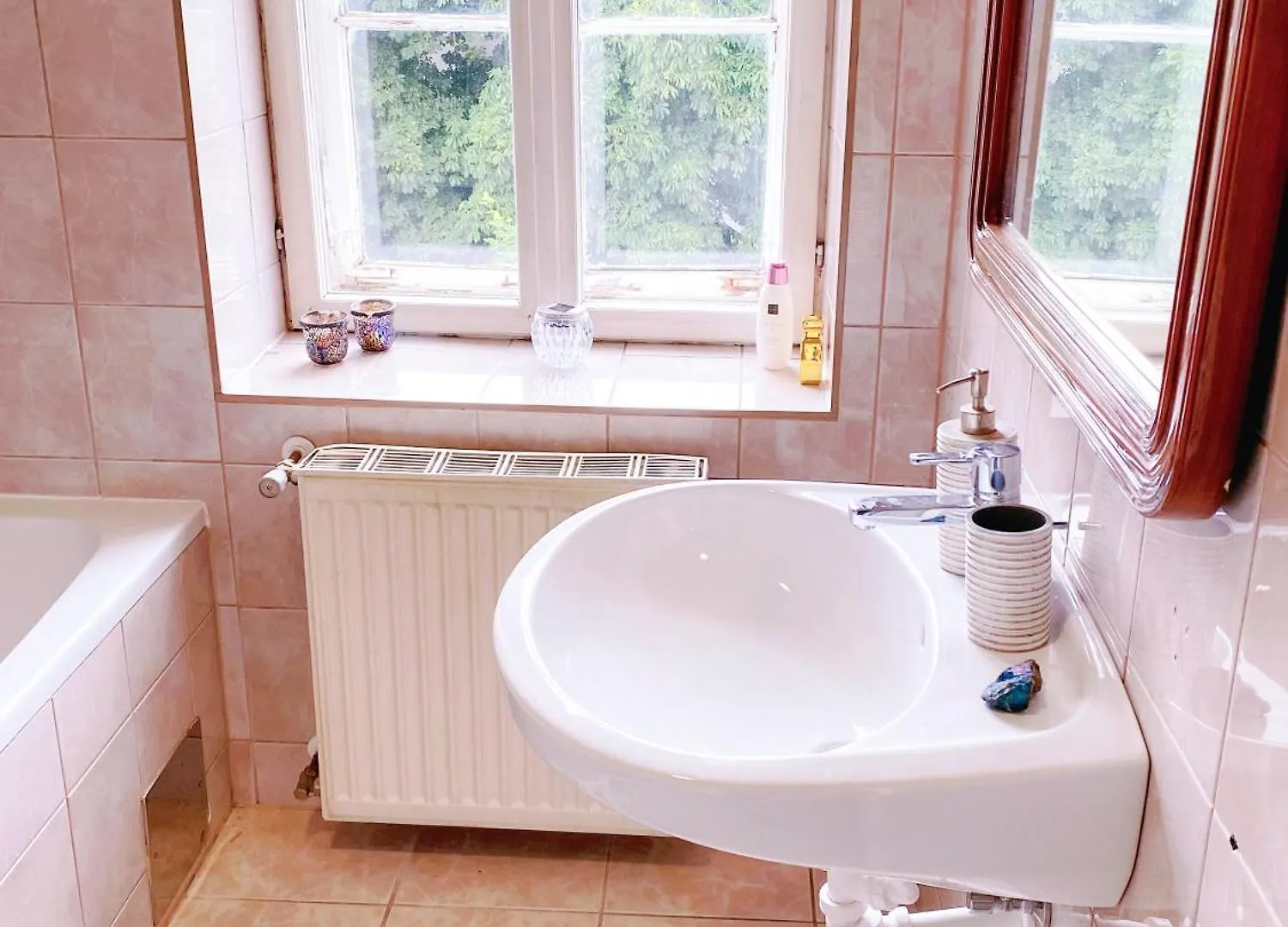 Royal Retreat Hostel - Steps From Schoenbrunn Palace!! Vienna