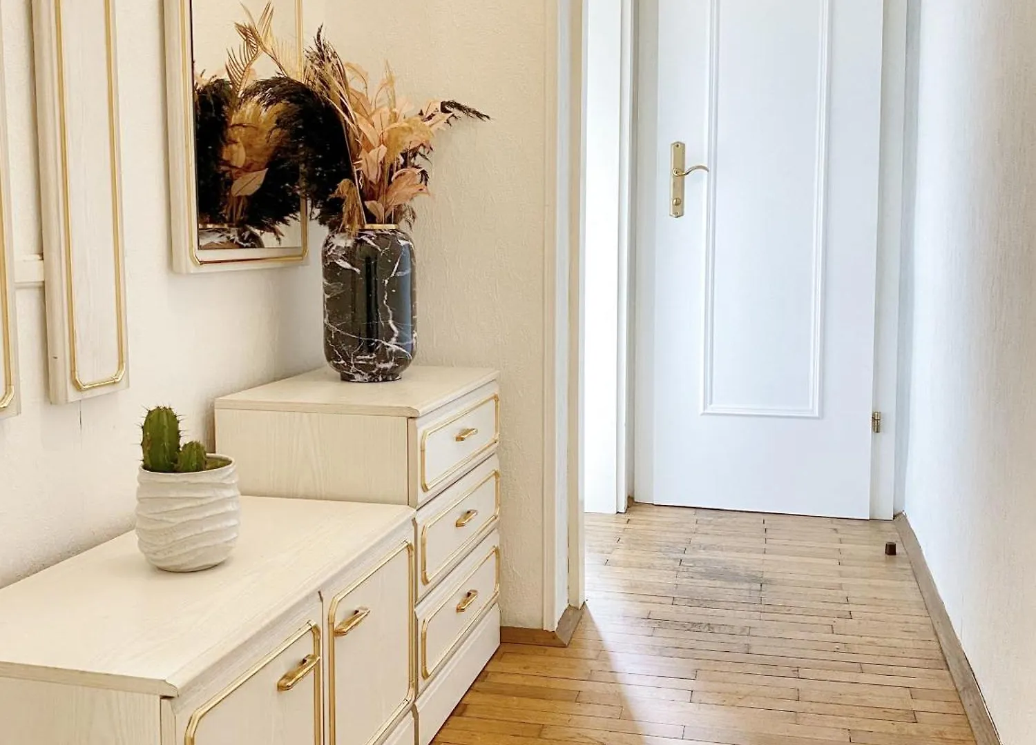 Royal Retreat Hostel - Steps From Schoenbrunn Palace!! Vienna Austria