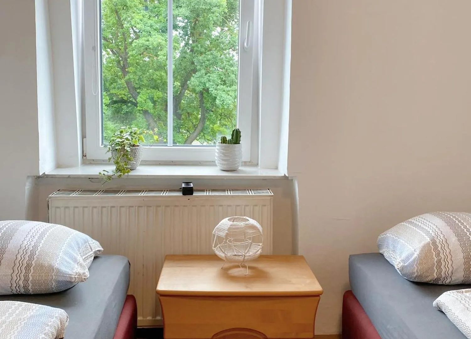 Royal Retreat Hostel - Steps From Schoenbrunn Palace!! Vienna 0*,  Austria