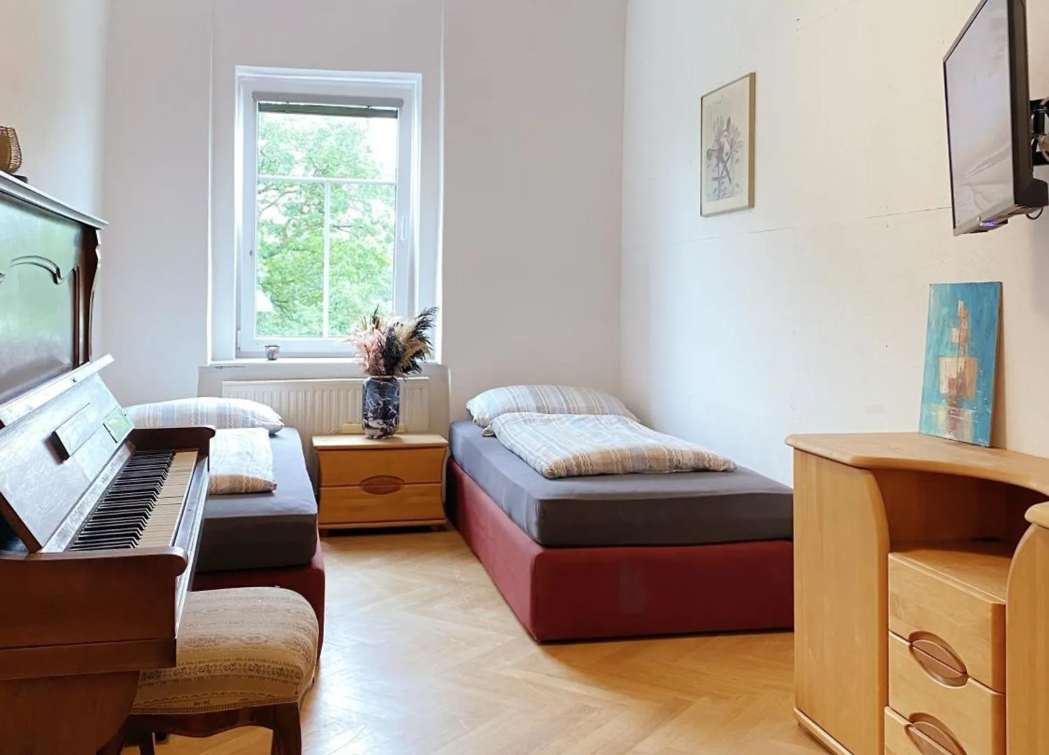 Royal Retreat Hostel - Steps From Schoenbrunn Palace!! Vienna